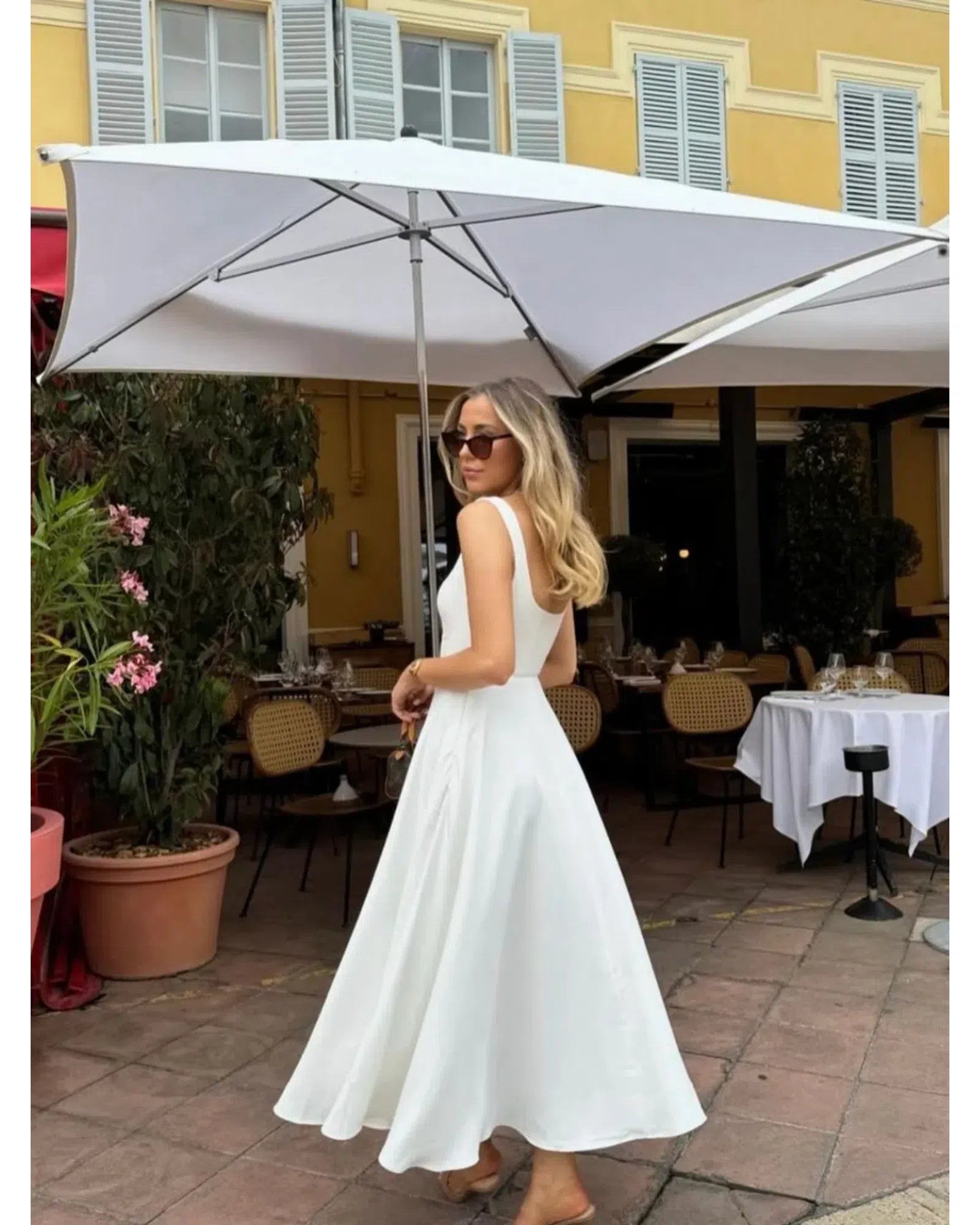 Robe Midi Élégante à Encolure Carrée | Silhouette Fluide | Chic Intemporel