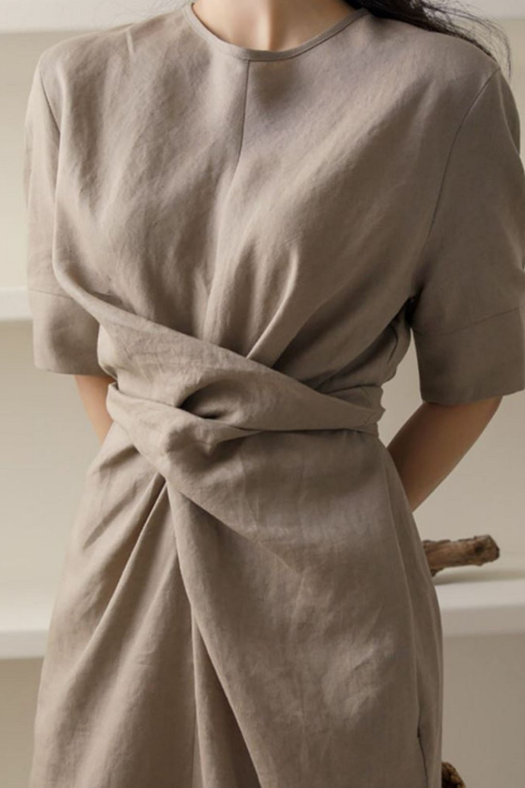 Robe Midi en Lin | Détail Noué à la Taille | Minimalisme Élégant