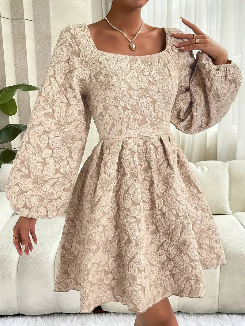 Robe Courte Fleurie Texturée | Beige | Élégance Romantique et Féminine