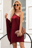 Robe Courte Asymétrique à Une Manche | Chic Moderne | Glamour Minimaliste