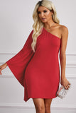 Robe Courte Asymétrique à Une Manche | Chic Moderne | Glamour Minimaliste