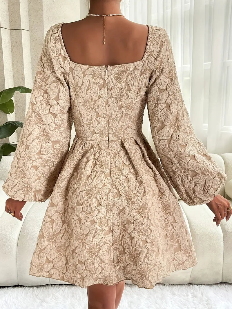 Robe Courte Fleurie Texturée | Beige | Élégance Romantique et Féminine