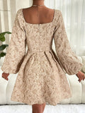 Robe Courte Fleurie Texturée | Beige | Élégance Romantique et Féminine