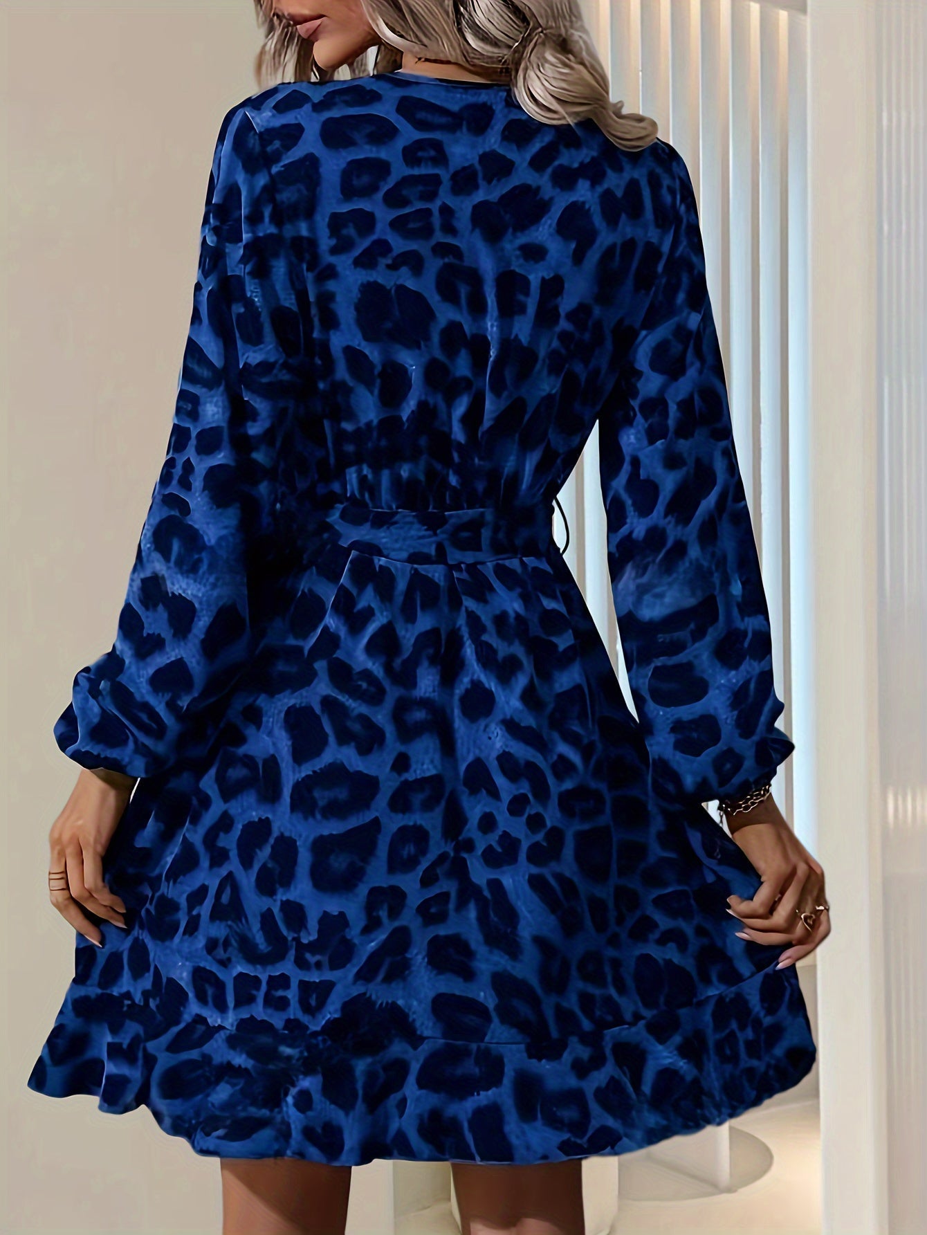 Robe Portefeuille Léopard | Col en V | Audacieuse et Féminine