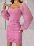 Robe Courte Froncée | Manches Longues Transparentes | Féminine et Glamour