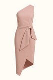 Robe Asymétrique Satinée | Épaule Dénudée | Élégante et Moderne
