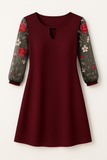 Robe Courte à Manches Brodées | Élégante | Chic & Féminine