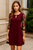 Robe Courte à Manches Brodées | Élégante | Chic & Féminine