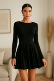 Robe courte évasée à manches longues | Noire | Minimalisme chic et silhouette féminine