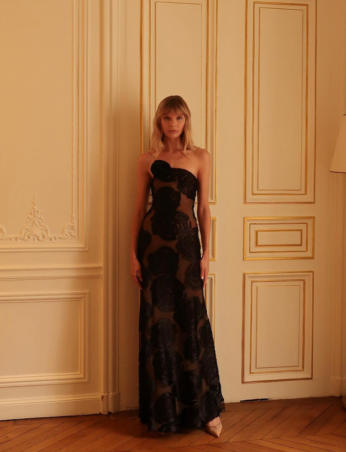 Robe de Soirée Longue Asymétrique | Transparence Florale | Élégance Sculptée