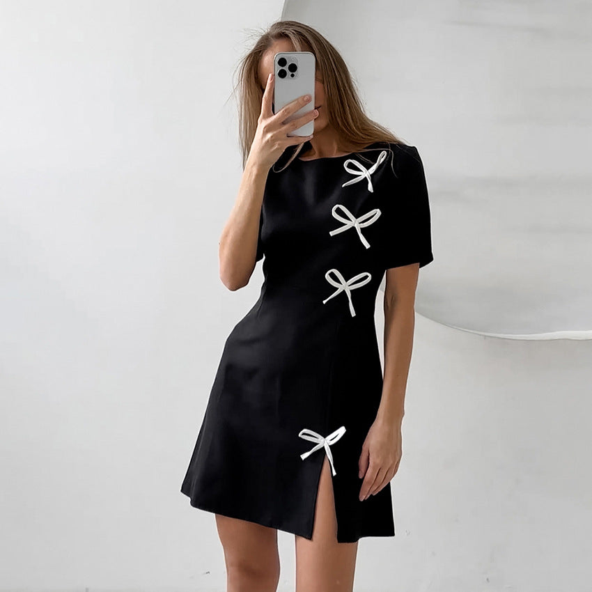 Robe Mini à Nœuds Contrastés | Noire | Élégante, Ludique et Originale
