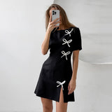 Robe Mini à Nœuds Contrastés | Noire | Élégante, Ludique et Originale