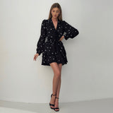 Robe Courte à Volants et Nœud Manches Longues | Élégante | Sophistication Enjouée