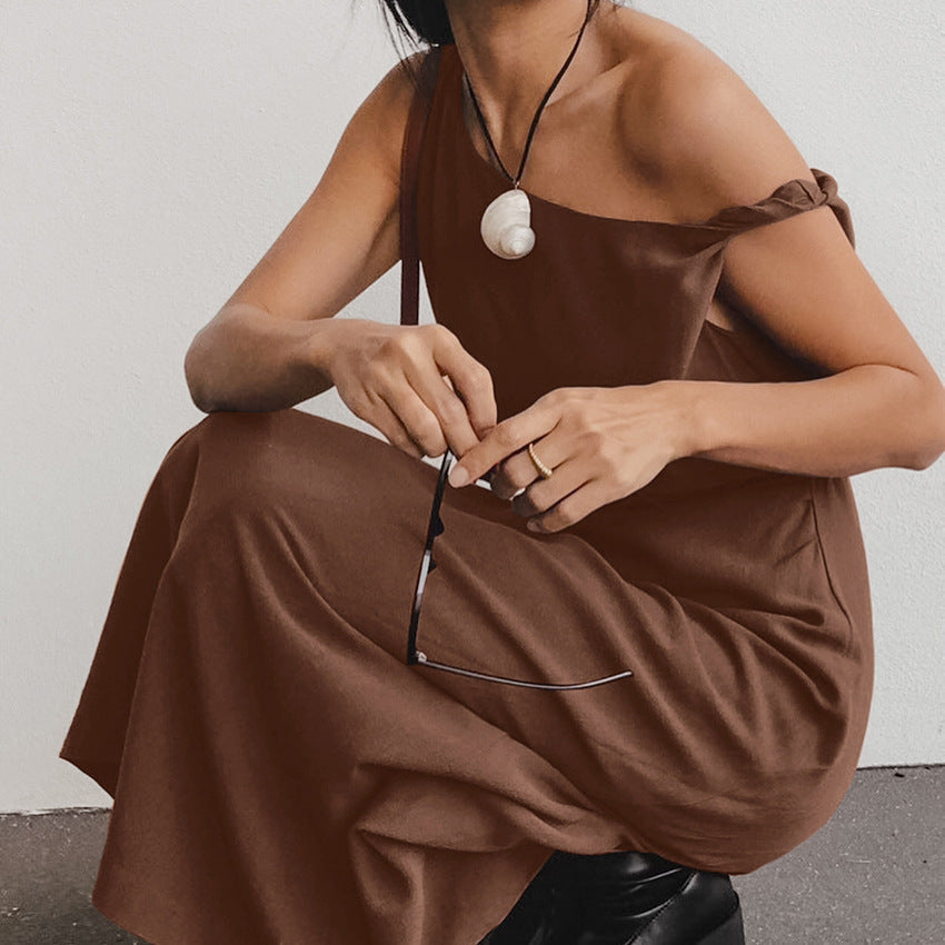 Robe Longue Épaule Dénudée | Marron | Élégance Minimaliste et Moderne