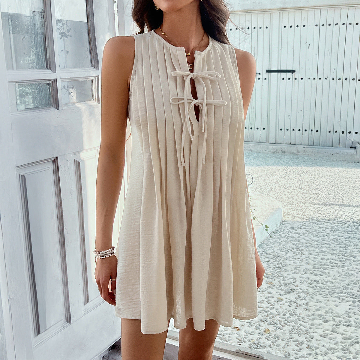 Robe Courte Plissée à Liens | Légère | Décontractée et Naturellement Chic