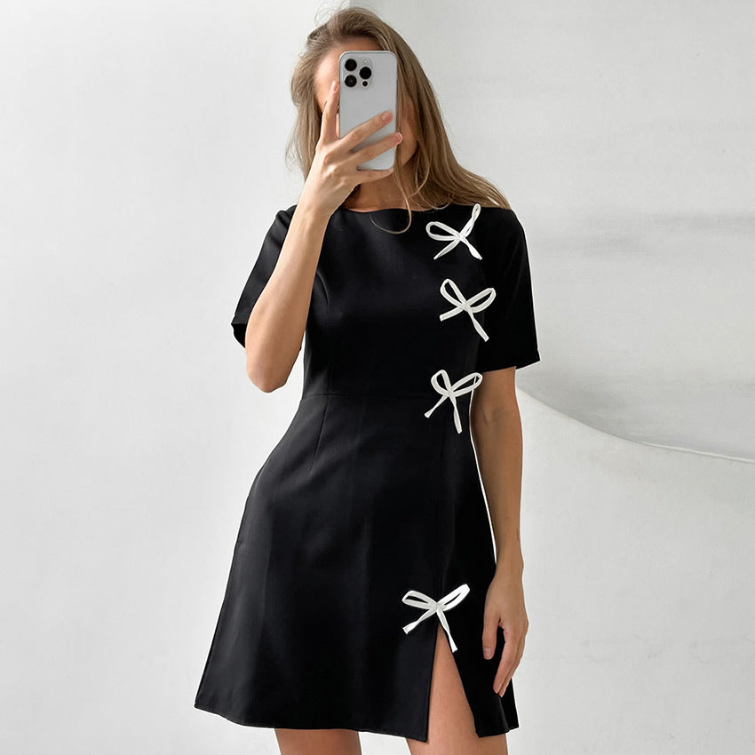 Robe Mini à Nœuds Contrastés | Noire | Élégante, Ludique et Originale