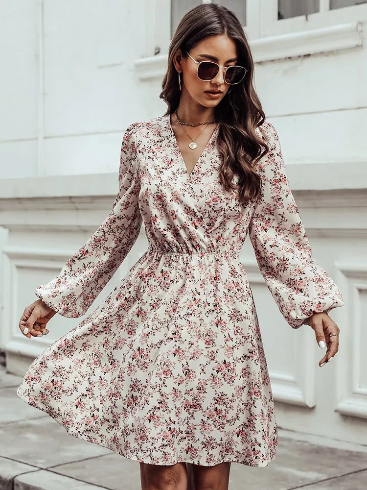 Robe Courte Fleurie à Col en V | Légère et Féminine | Parfaite pour les Balades et Sorties Décontractées