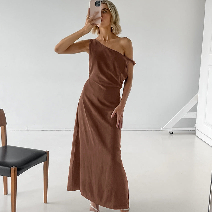 Robe Longue Épaule Dénudée | Marron | Élégance Minimaliste et Moderne