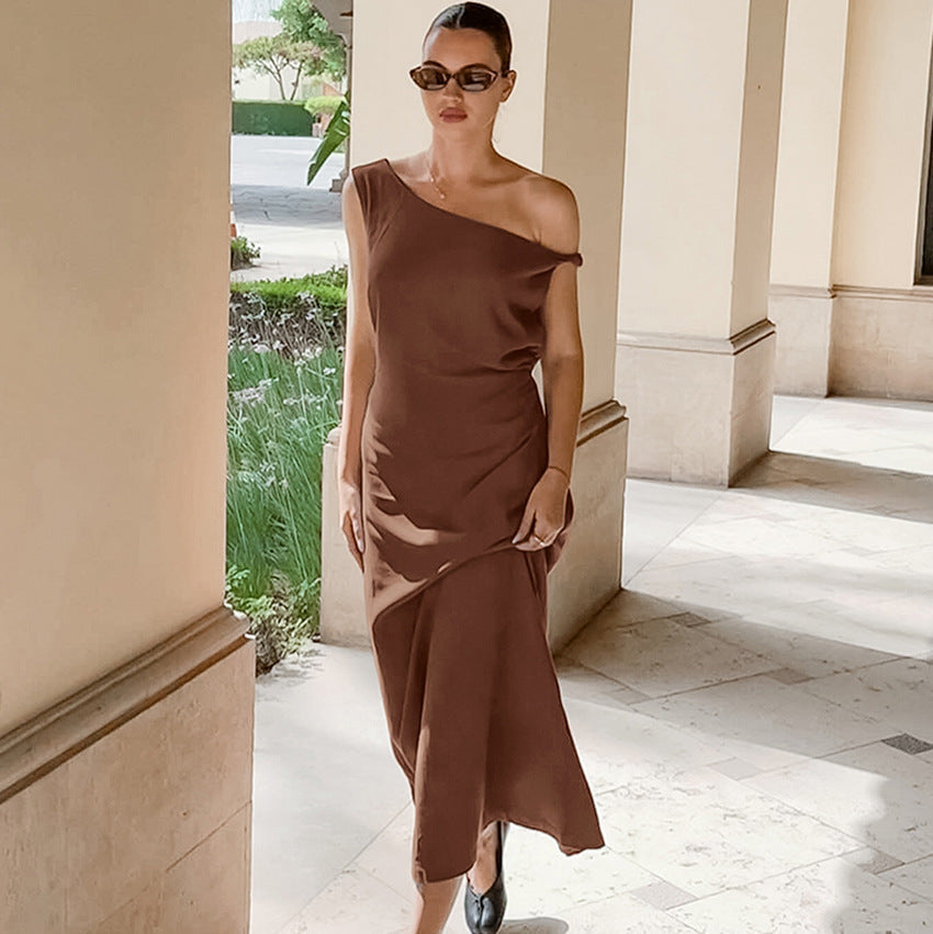 Robe Longue Épaule Dénudée | Marron | Élégance Minimaliste et Moderne