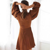 Robe Courte à Manches Bouffantes et Nœud | Marron | Élégante, Légère et Féminine