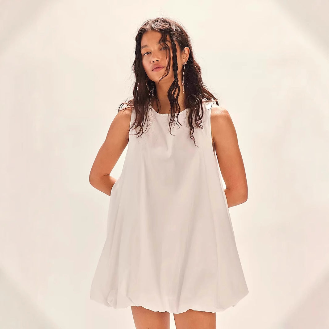 Robe Trapèze à Ourlet Bouffant | Silhouette Épurée | Touche de Couleur Audacieuse