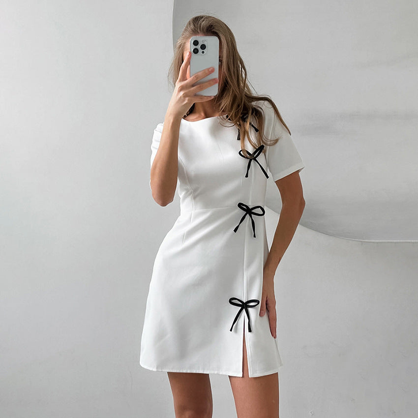 Robe Mini à Nœuds Contrastés | Noire | Élégante, Ludique et Originale