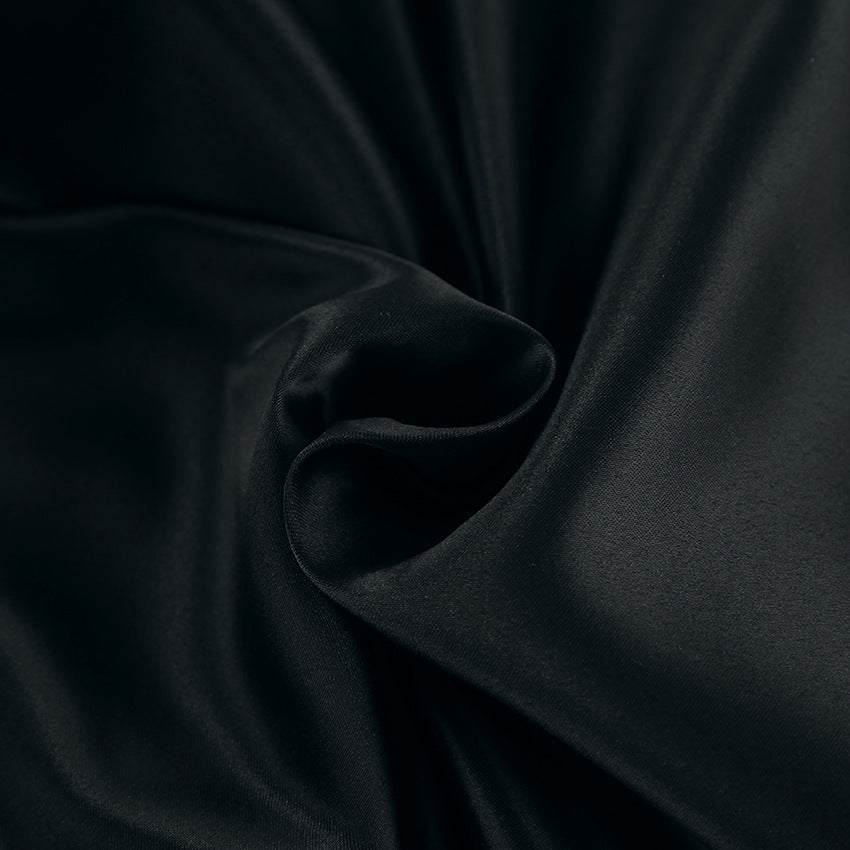 Robe Courte Évasée à Col Halter | Élégante | Structurée et Féminine