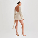 Robe Drapée à Manches Longues | Blanche | Sculptante, Élégante et Moderne