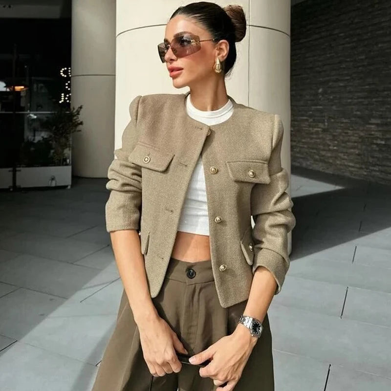 Veste courte structurée | Tissu texturé | Boutons dorés | Esprit tailleur
