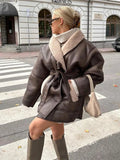 Veste Ceinturée en Fausse Peau de Mouton | Douce & Tendance | Parfaite pour l’Hiver et les Looks Urbains Chic