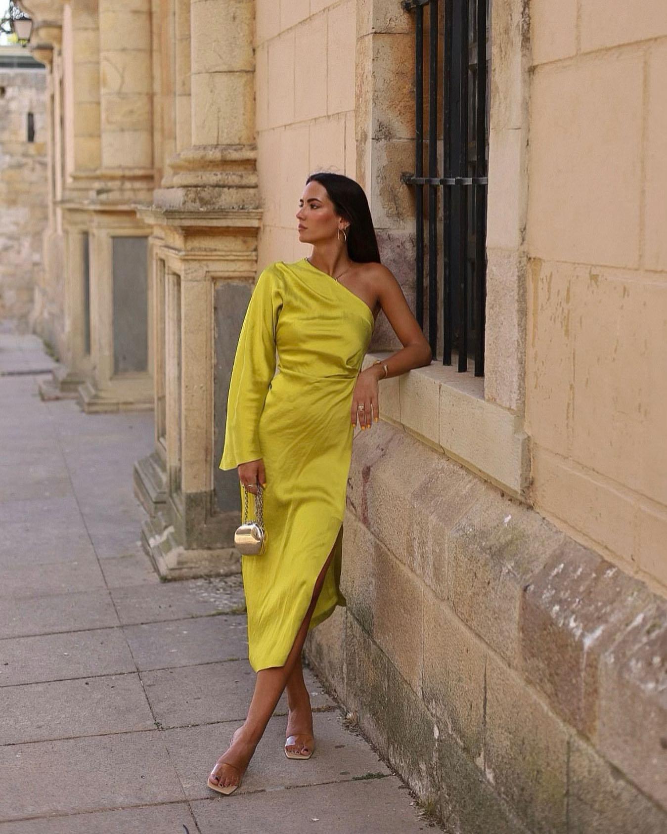Robe Satinée Asymétrique | Élégante | Chic et Sophistiquée