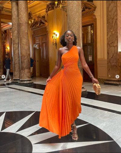 Robe Midi Plissée à Une Épaule | Coupe Asymétrique | Élégance Audacieuse et Fluide