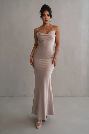 Robe Longue Satinée | Vert Clair | Décolleté Drapé Élégant