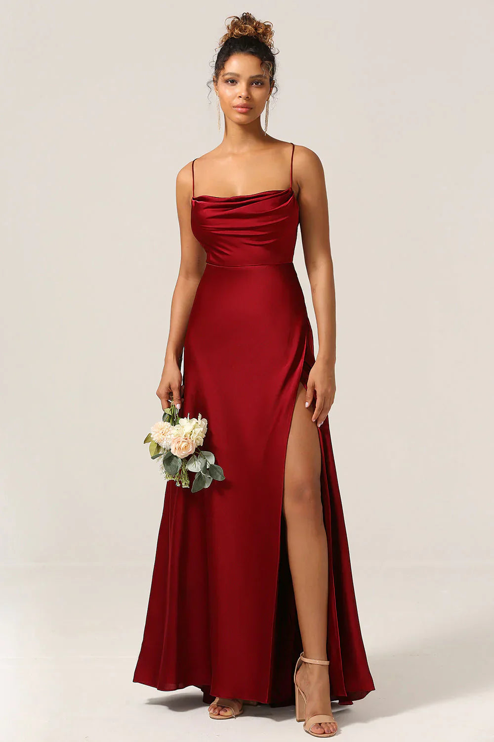 Robe de Soirée en Satin | Décolleté Drapé | Élégance avec Fente Haute