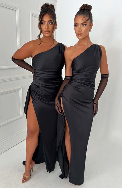 Robe Longue Satinée Asymétrique | Rouge | Glamour, Élégante et Audacieuse