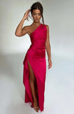 Robe Longue Satinée Asymétrique | Rouge | Glamour, Élégante et Audacieuse