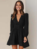 Robe Courte Plissée Décolletée | Fluide & Audacieuse | Élégance Estivale