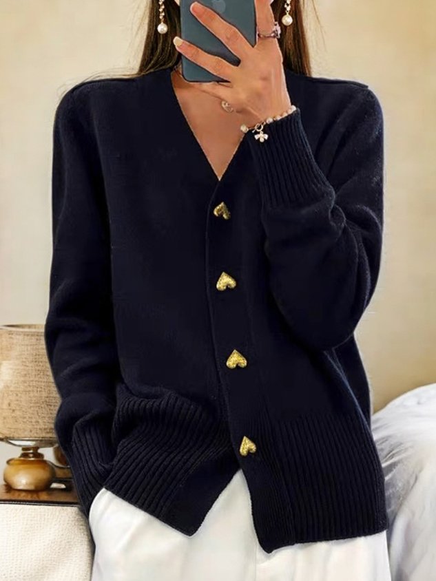Cardigan à Boutons Cœur | Confort & Élégance | Idéal pour Tous les Jours